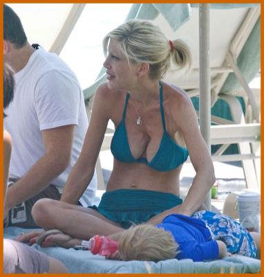 Tori Spelling Showing Off  Crazy Cleavage